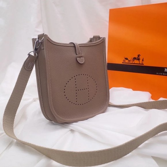 Hermes Evelyn Hobo Medium Tan - Picture 4 of 6